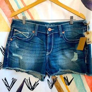Ariat Boyfriend  Low Rise Shorts size 31R